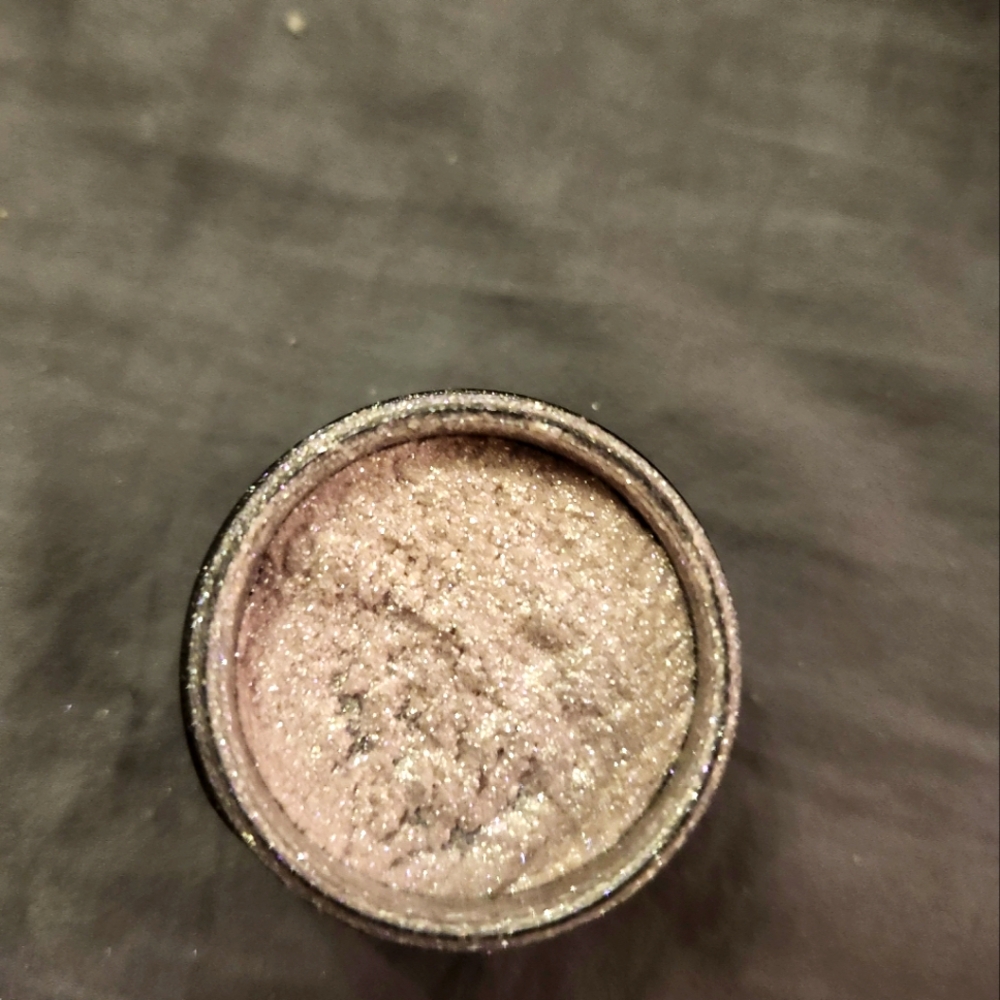 Kylie Cosmetics Wisteria Loose Powder Highlighter - Picture 1 of 4
